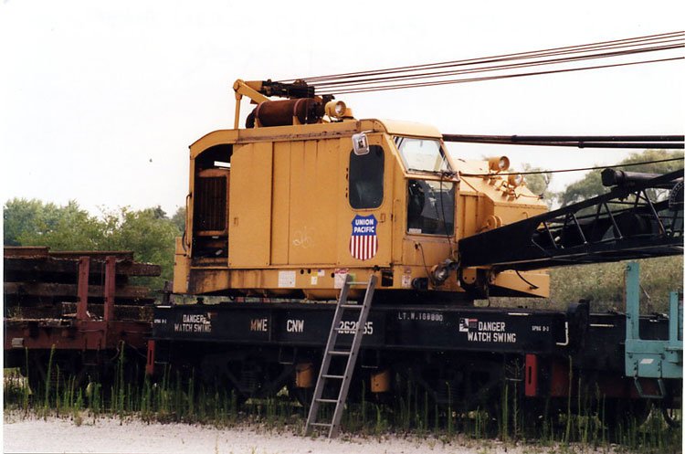 073.jpg - Here's a closer look at the crane.