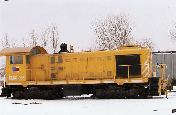098.jpg - This is a former C&NW switch engine now being used at the Milwaukee Harbor in March 2008.