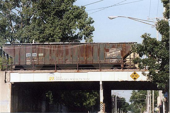 159.jpg - Kenosha elevation, Track 7,  when the C&NW 73407 is waiting to go to the American Salt Co., September 2009.  American Salt is one of the last - perhaps the last - industries served by us in Kenosha.